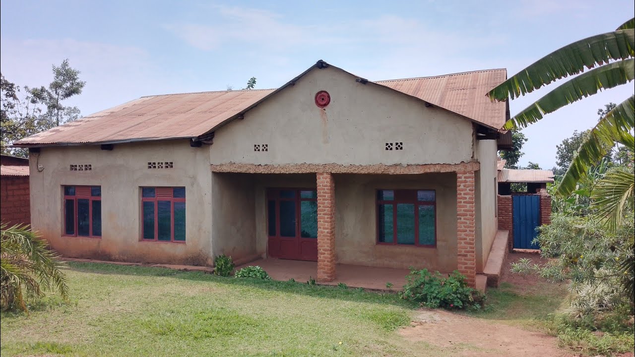 #rwamagana : wicikwa niyi mali iri rwamagana karenge kumuhanda munini 13.5m 0738976017