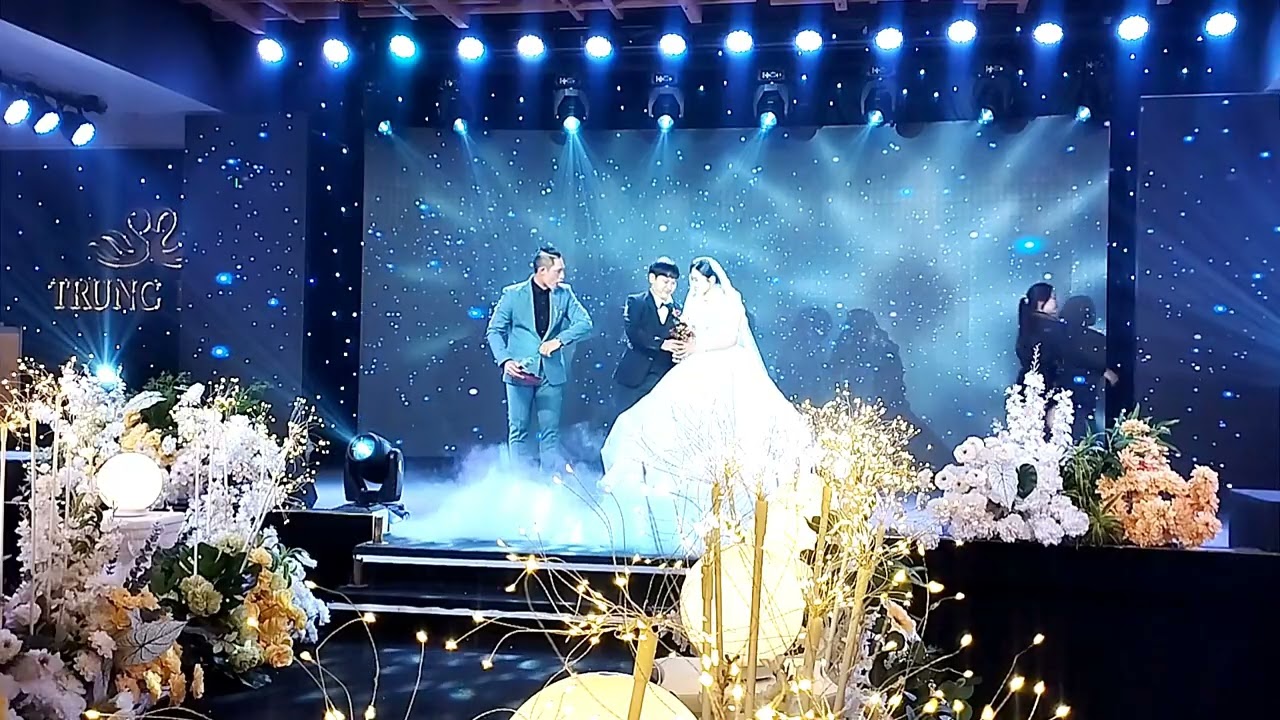 P 428 Cặp Đôi Tùng Chi và Anh Đào cùng với MC Phi Hùng tại nhà hàng tiệc cưới Trung Ngà 
