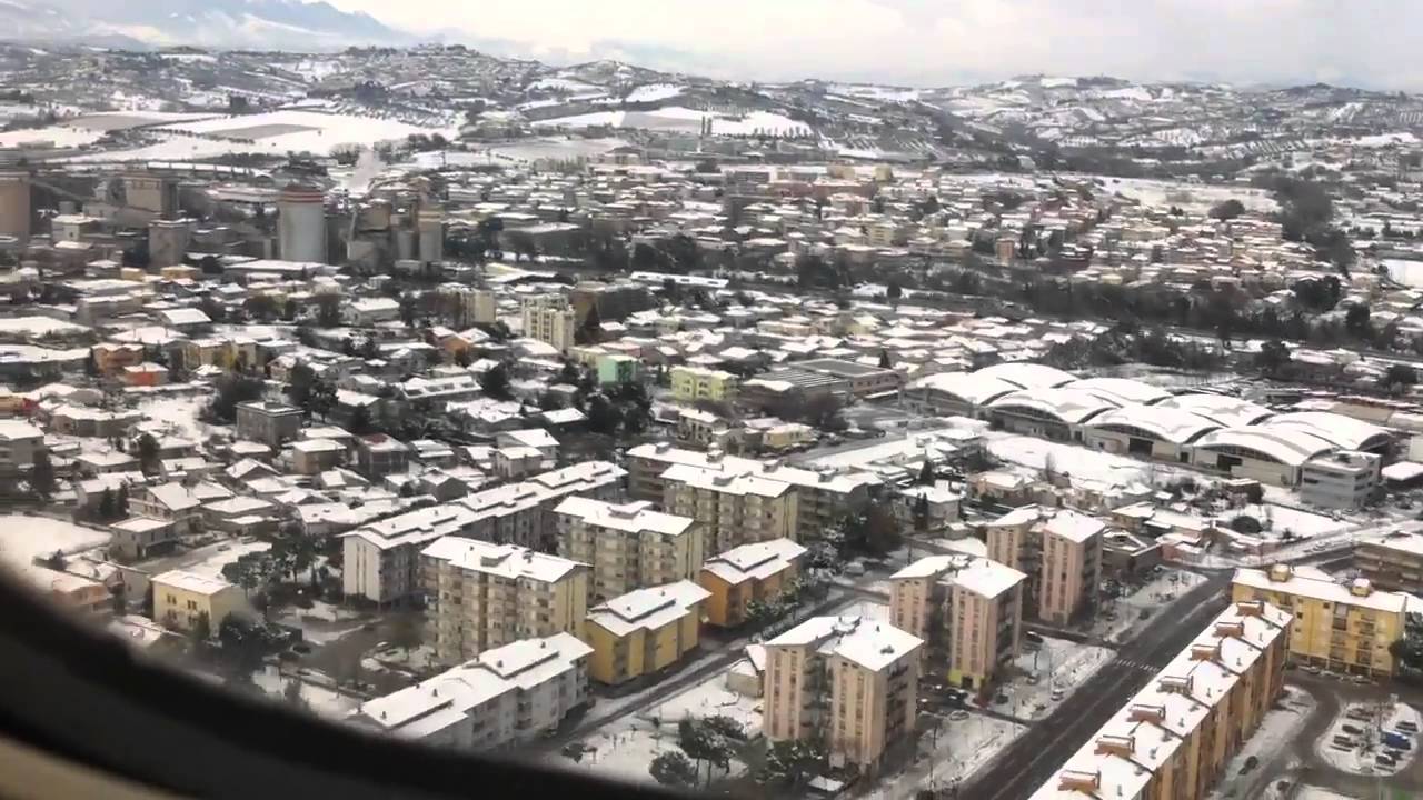 Landing in Pescara with the snow - ATTERRAGGIO A PESCARA CON LA NEVE