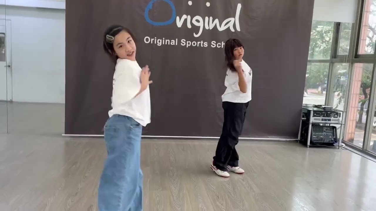 202602 Zoe-Look at me
