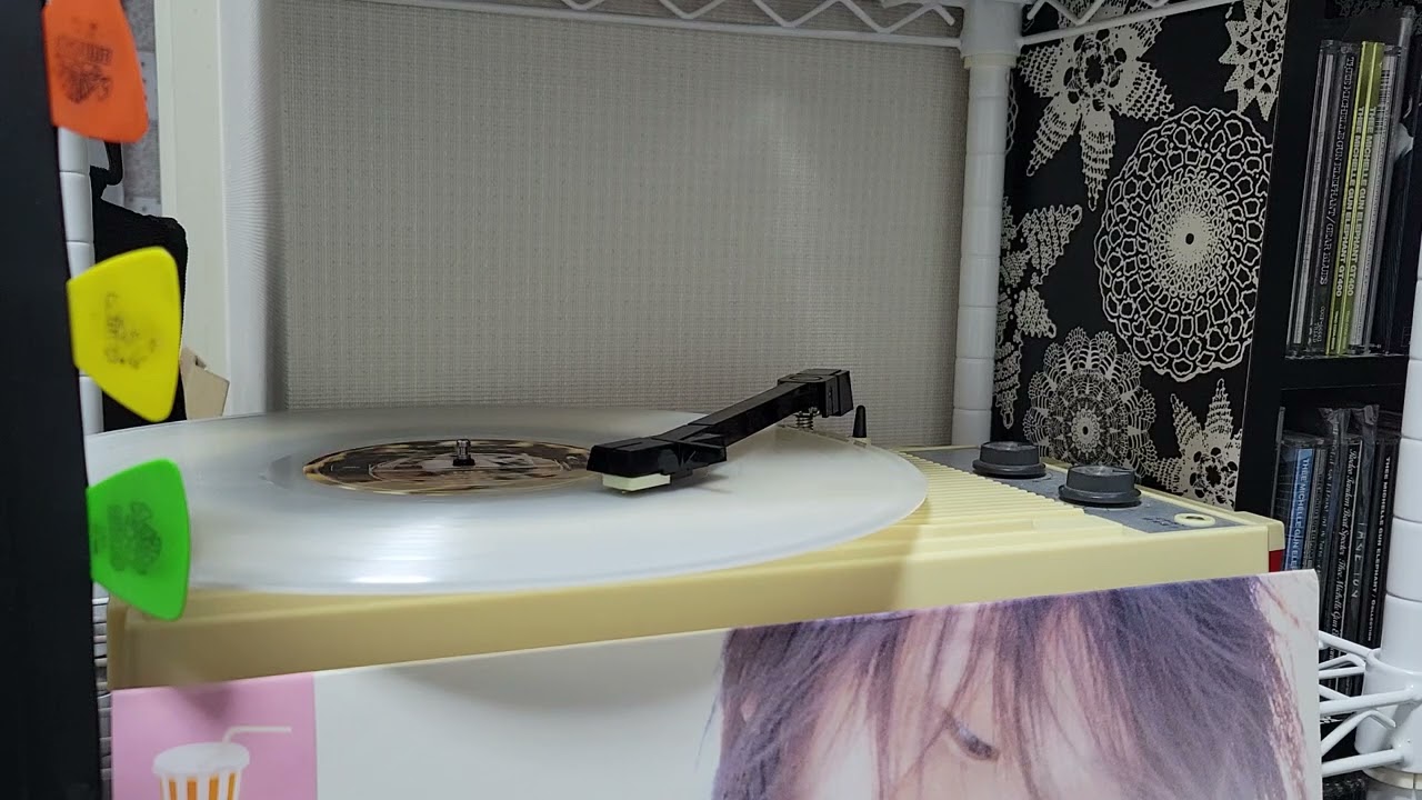 レコードを聴く　ｽﾋﾟｯﾂ:楓