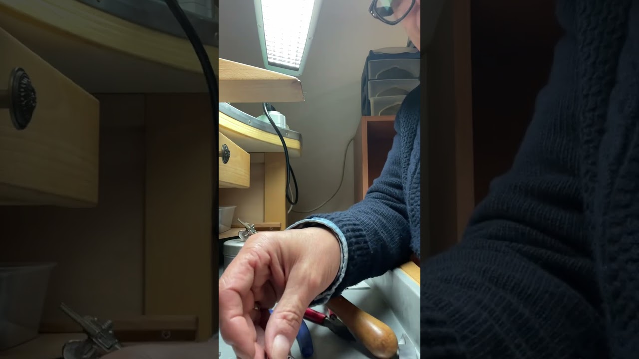 Tutorial come accorciare e riparare saldando con laser un bracciale da Uomo tennis con pietre