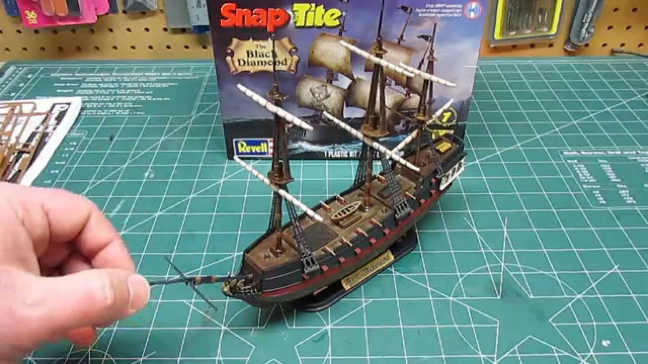 Revell 1/350 Snap Pirate Ship Black Diamond Model Kit Open Box Review