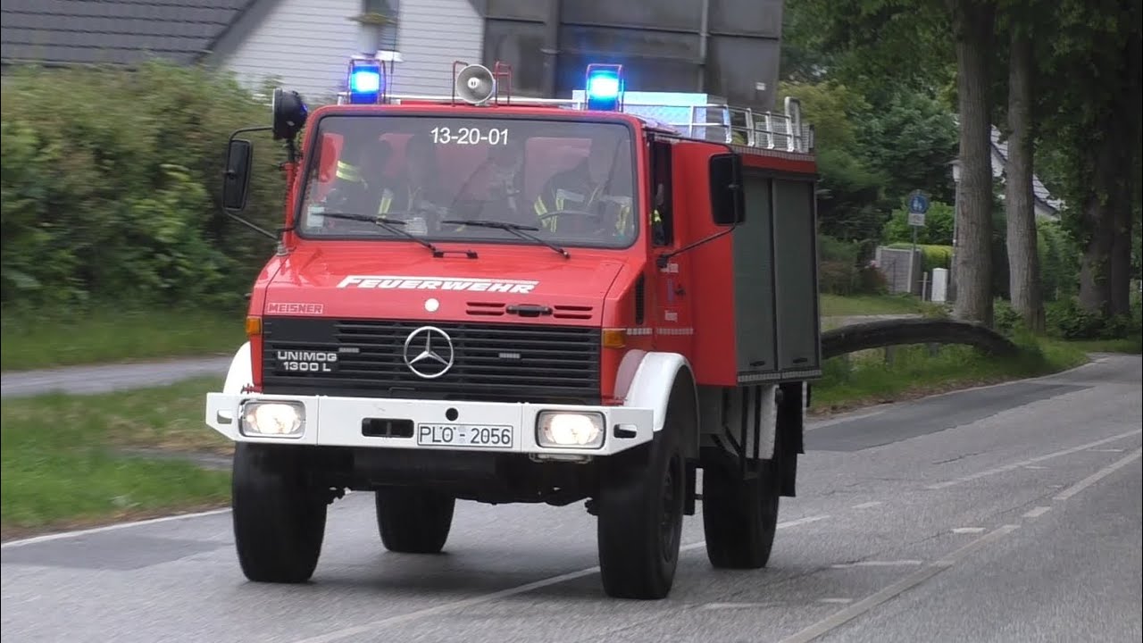FEU G - Brennt Dachstuhl | Einsatzfahrten Freiwillige Feuerwehr, ASB und THW in Heikendorf