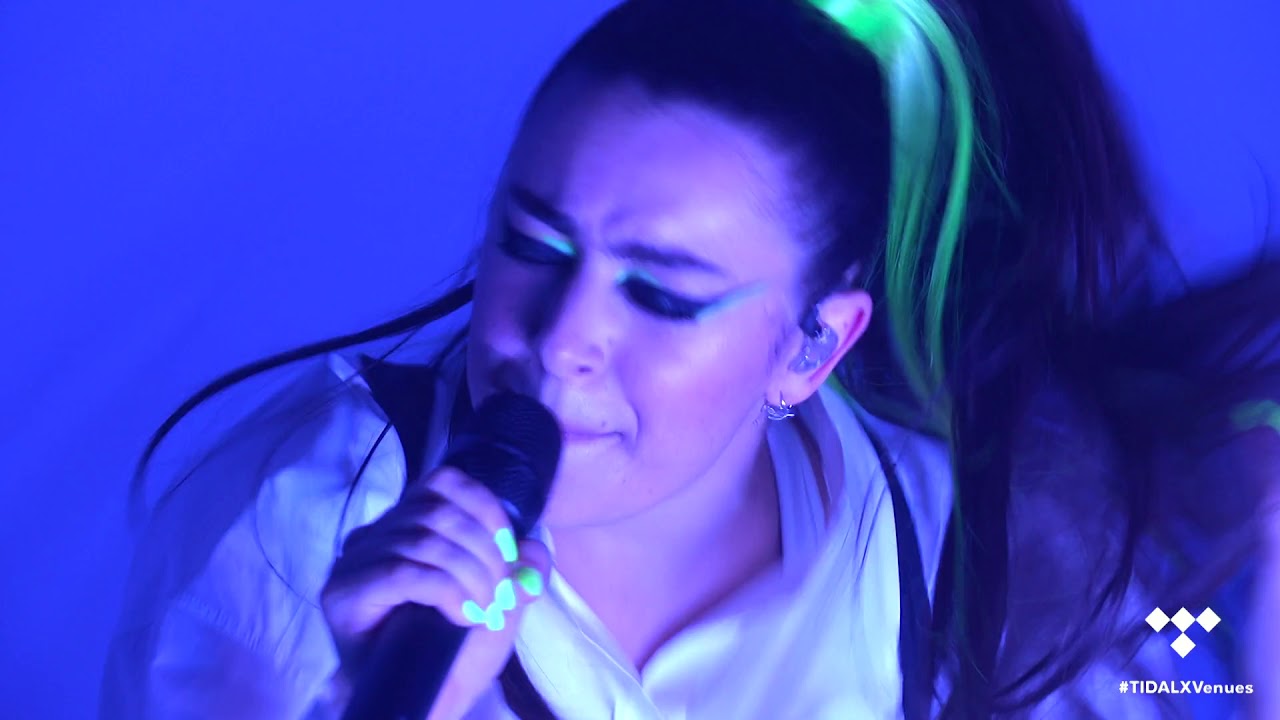 Charli XCX - visions (Live)