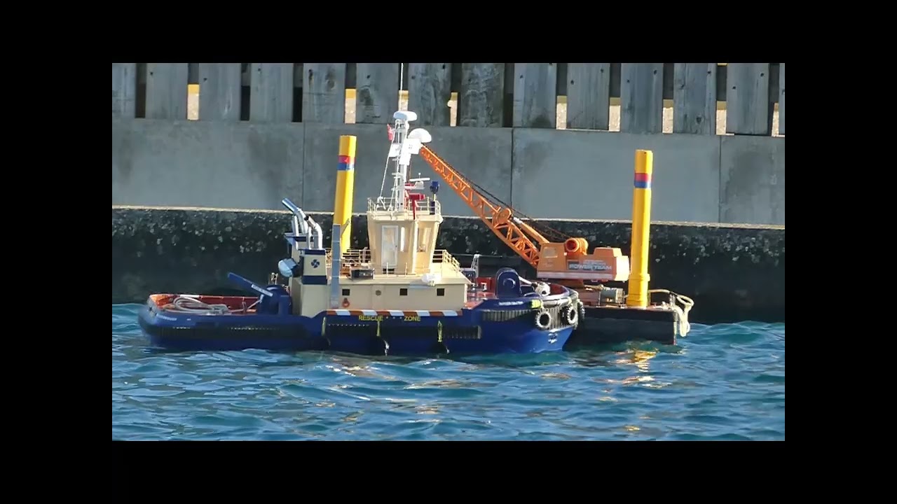 Sailing model boats in New Brighton, Nov 2025