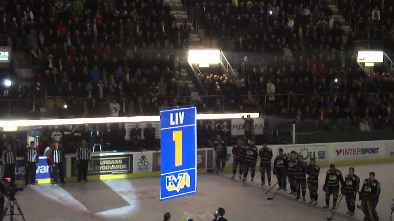 Stefan Livs tröja hissas i Kinnarps Arena HD