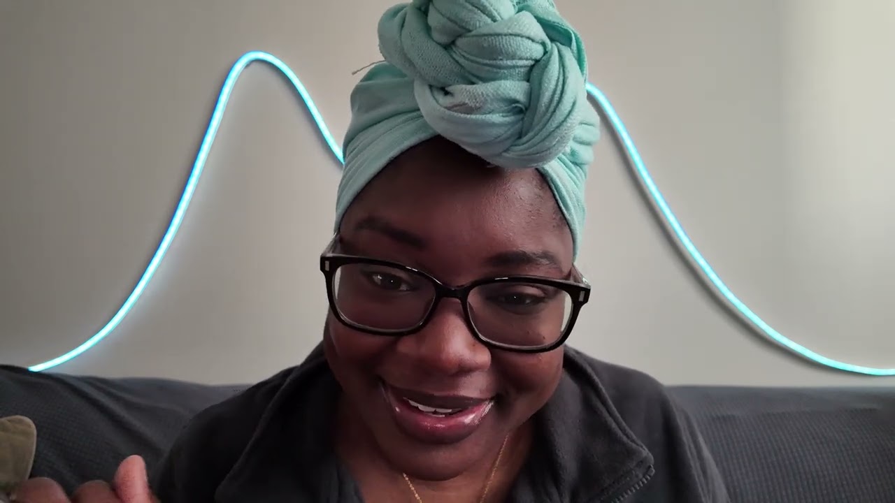 JAMAICAN GIRL GIVING YOU A FACIAL ROLEPLAY ASMR