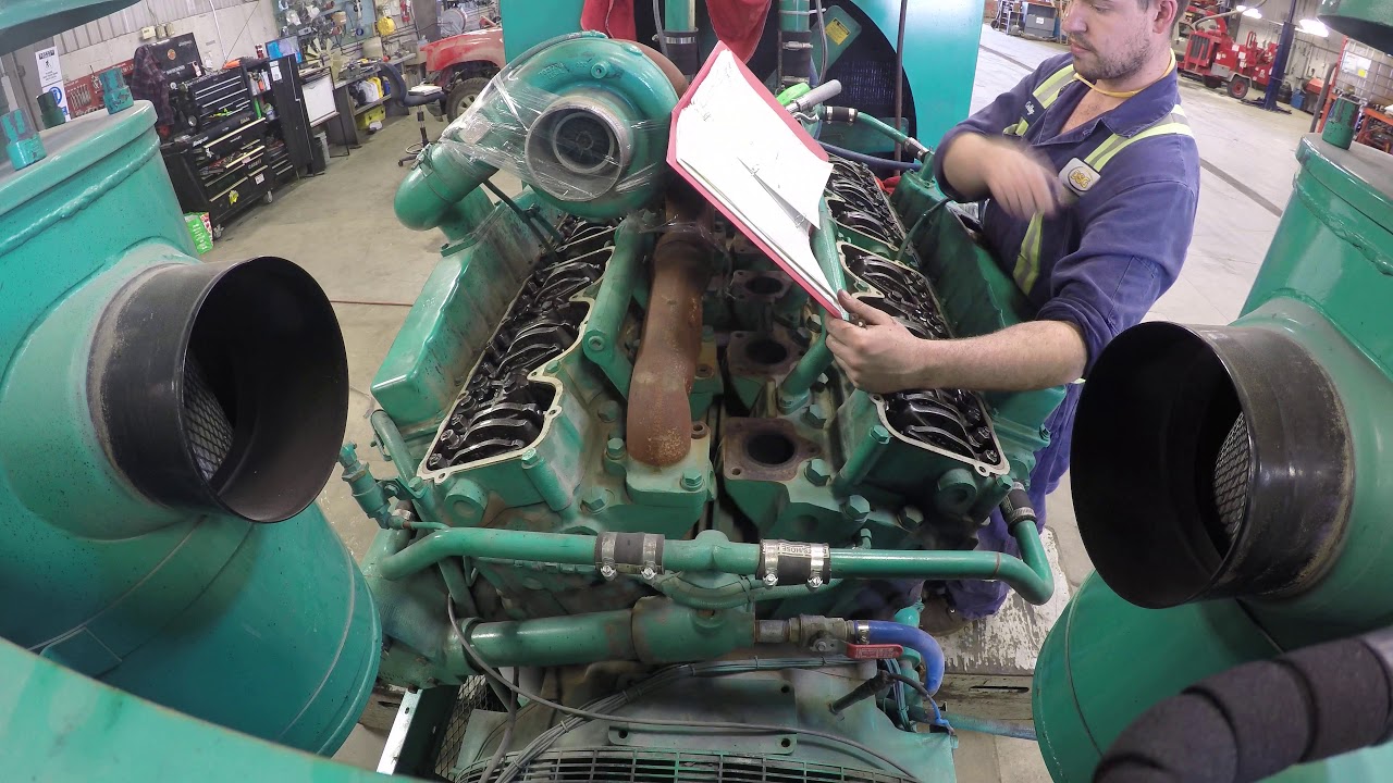 Top end setting a Cummins Diesel VTA-V12 Engine