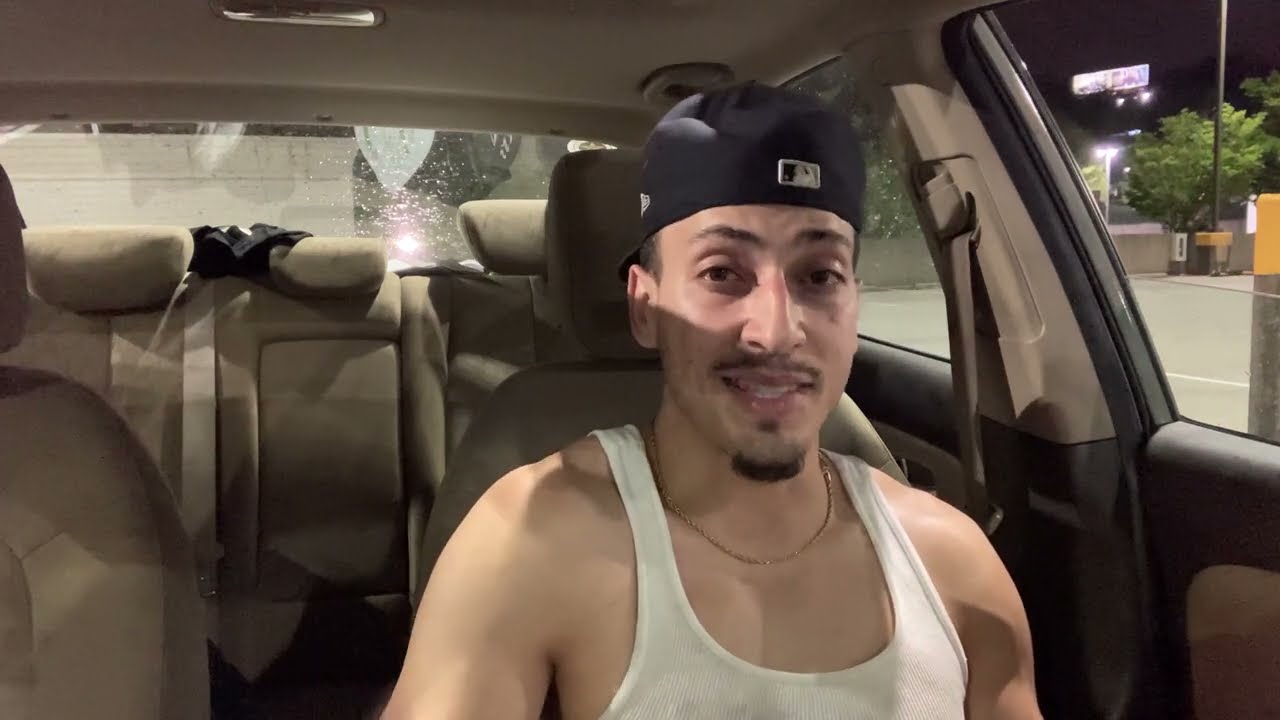 I WAS THE ONLY MAN IN THE RESTAURANT WHO PRACTICED THE BODY GAME!!! (STORY TIME)