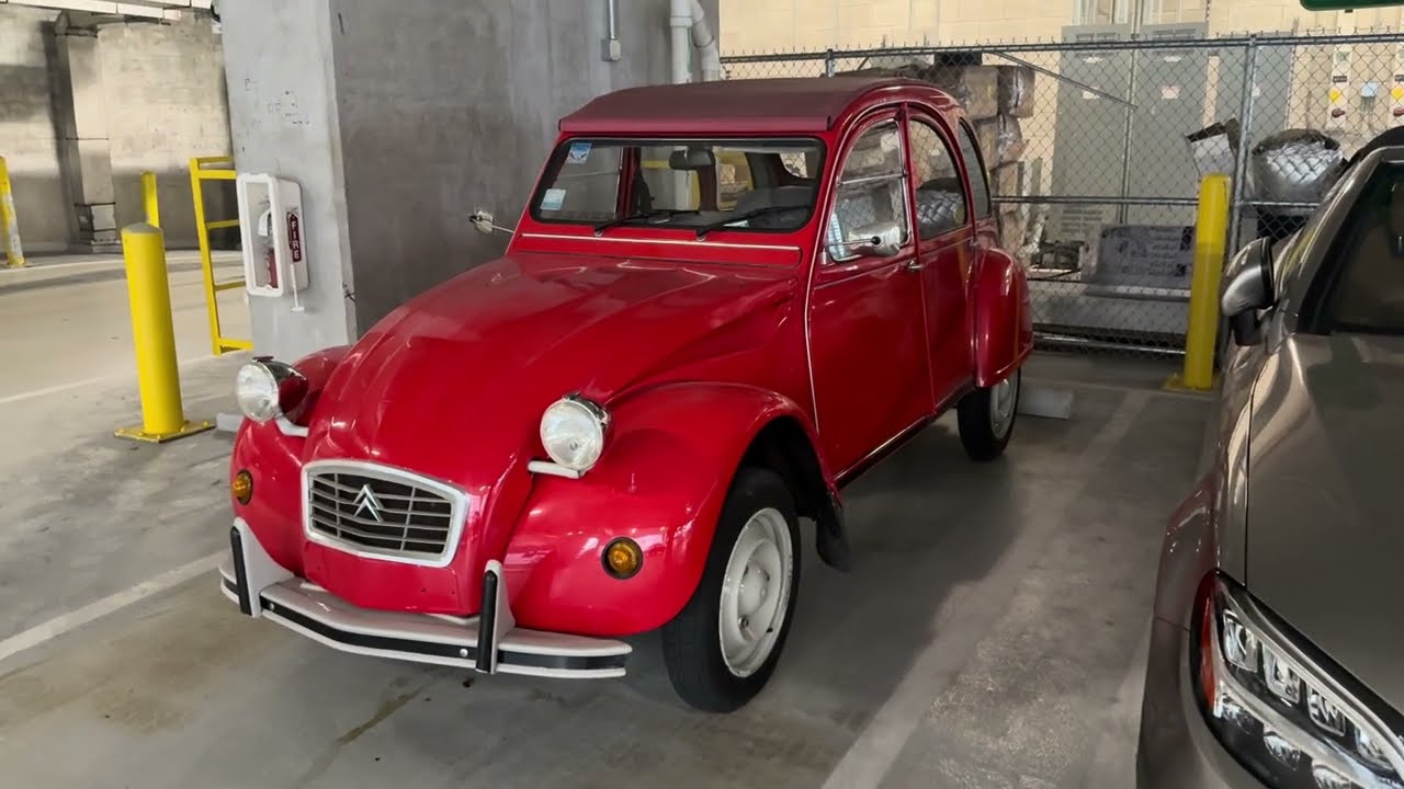 Клуб Citro&euml;n 2CV6: Легендарный французский классический автомобиль