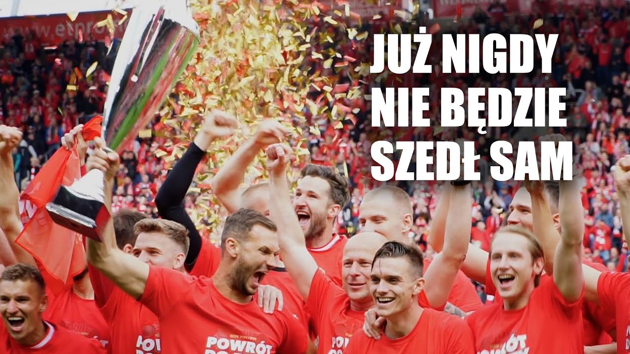 Największy upadek w polskiej piłce! Boniek na balkonie, kibice na dachach