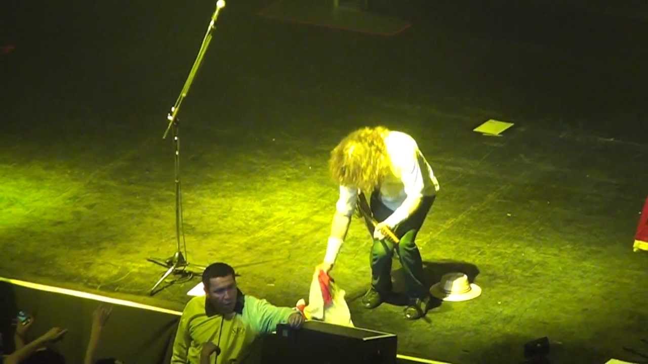 Dave Mustaine recoge Chupalla // I Ain't Superstitious - MEGADETH en Chile Sábado 08/09/2012