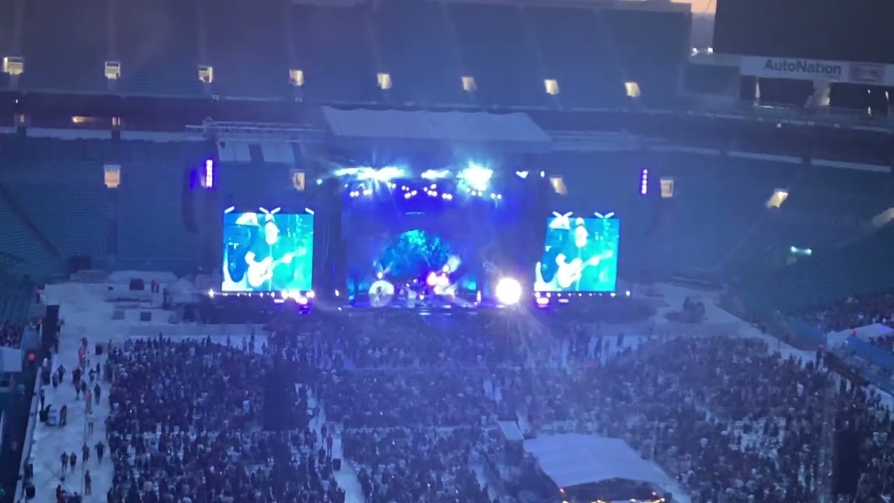 Fall Out Boy - Grand Theft Autumn (Live) - Hella Mega Tour