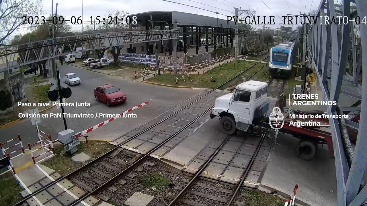 Seis heridos al chocar un tren con un camión en Quilmes