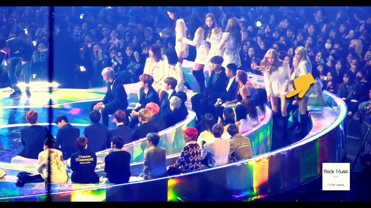 181201 Yuju and Jane (Momoland) _ Lisa and Eunha Interaction,SinB and Moonbyul Interaction @MMA 2018