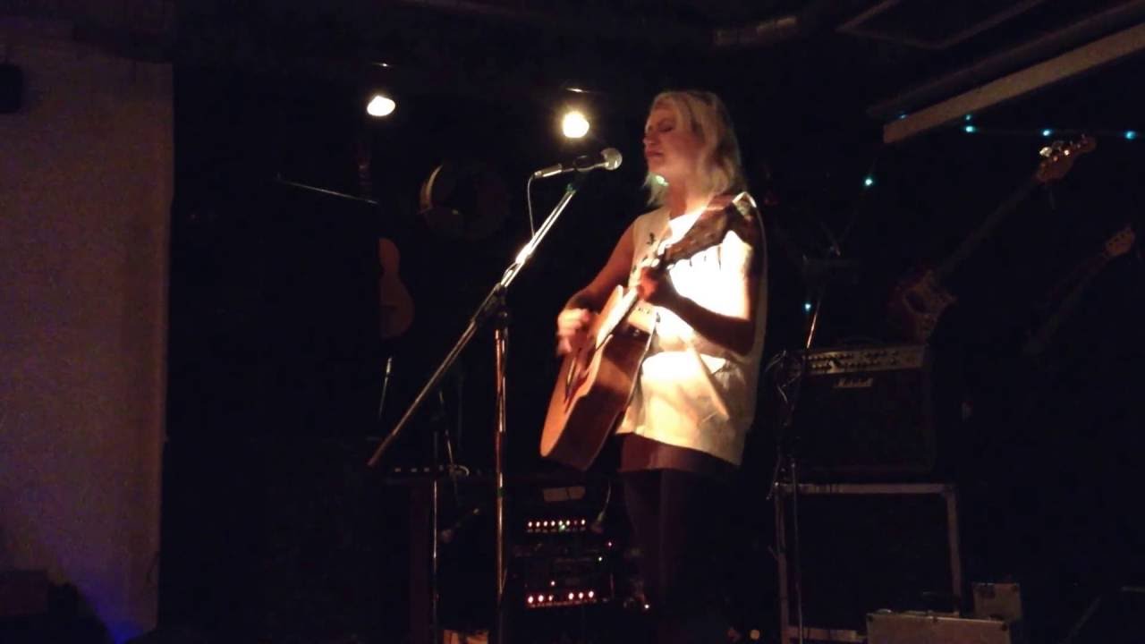Kinga Dula - The Right Feel  Live@ TOMs Musikkeller Enkirch 13.11.2015