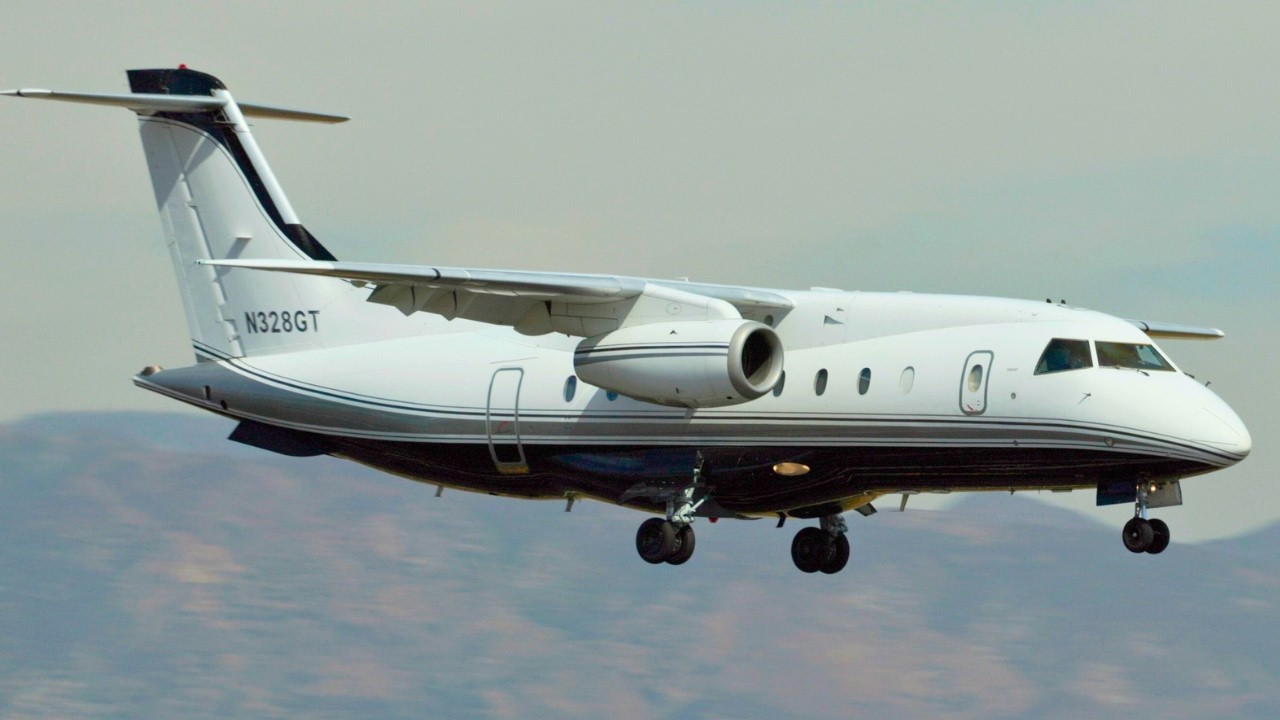 VAN NUYS AIRPORT PRIVATE JETS | Plane landing and takeoff video