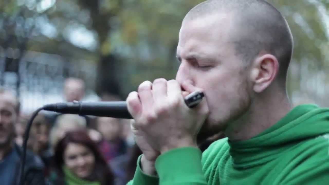 Heymoonshaker beat-boxing with harmonica