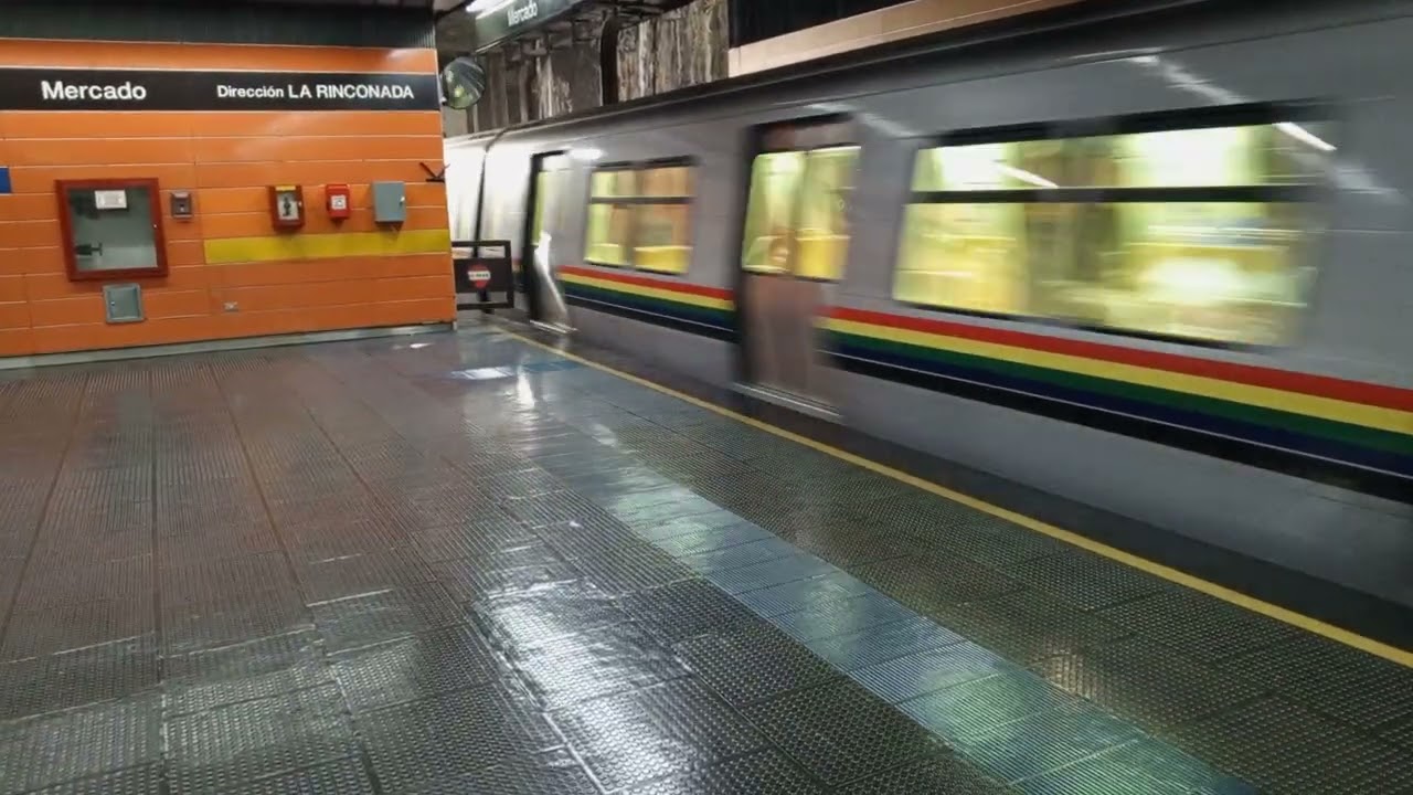 Alstom S8 (MR-09) Saliendo de la estación Mercado dirección La Rinconada Linea3.