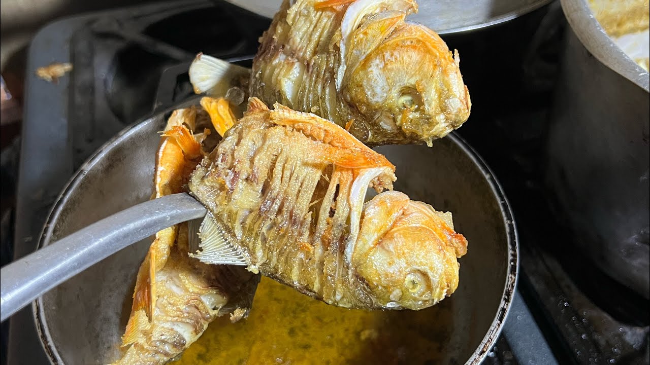 Pescando para preparar el plato más típico de Arauca . 