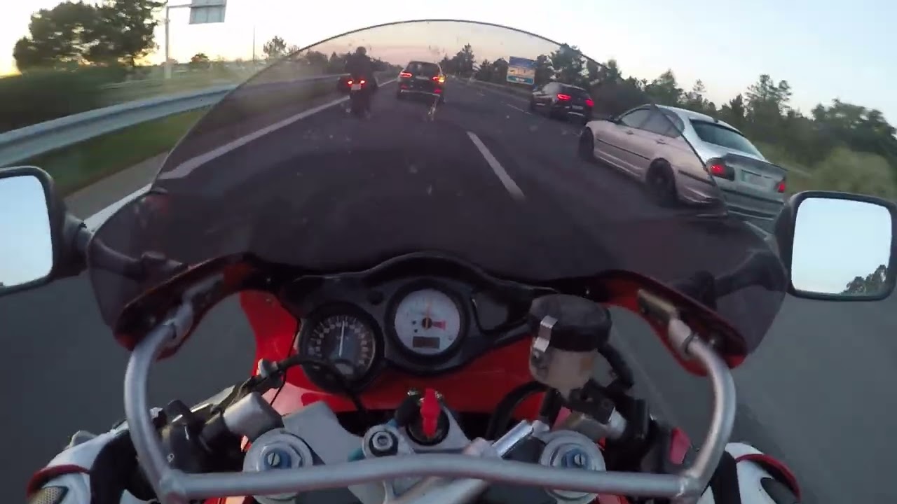 Suzuki TL1000S 1997 vs Bmw S1000XR 2022 top speed