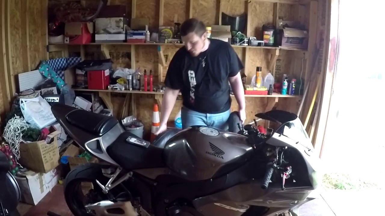 Honda CBR front wheel removal
