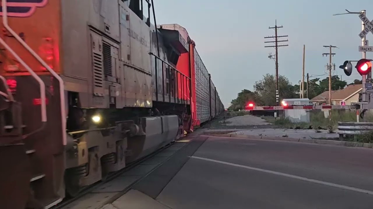 #UnionPacific autorack stops at York Street - Denver, CO