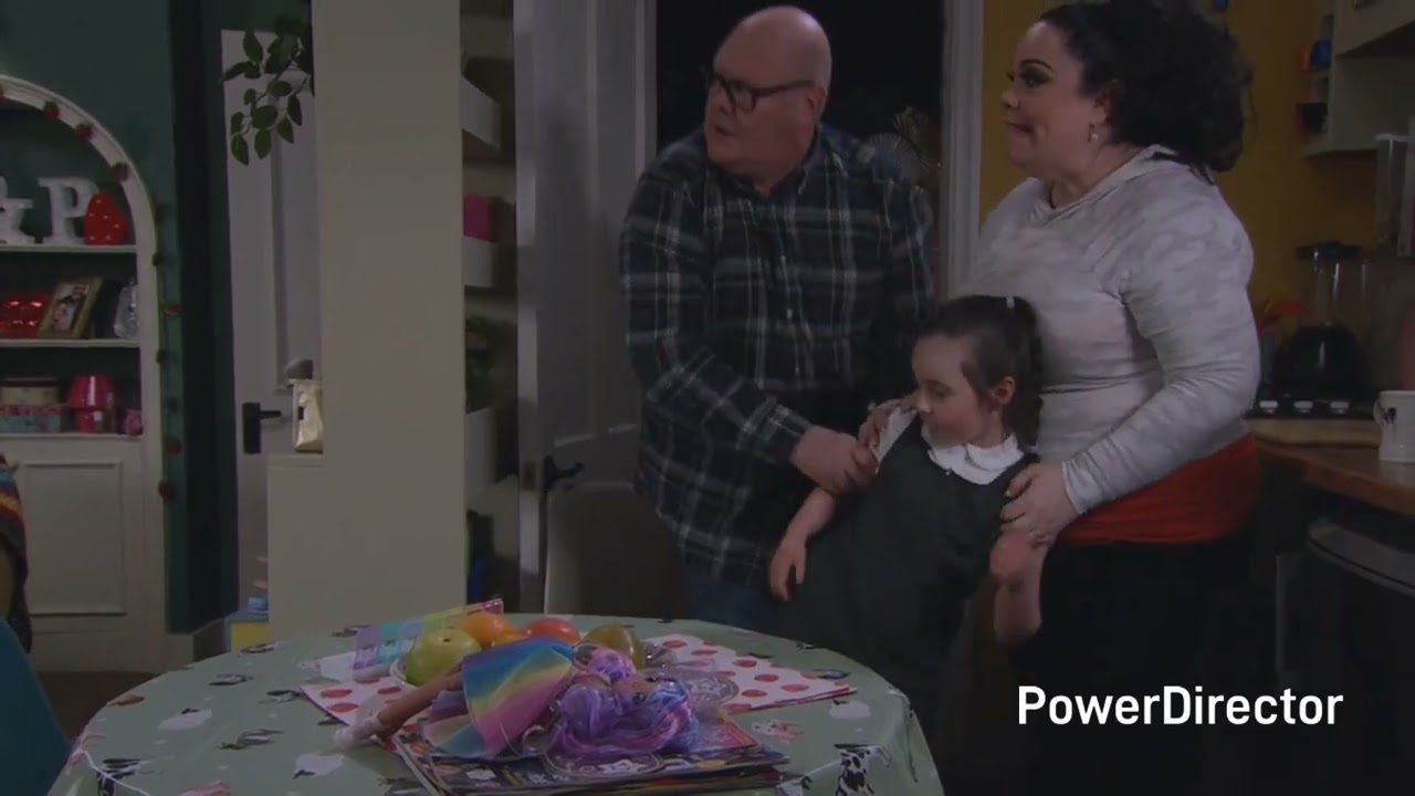 Emmerdale - Paddy and Mandy Found Eve Playing With Bear's Pills (12th June 2025)