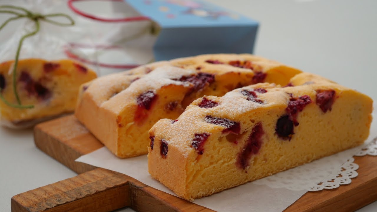 ワンボウルで混ぜるだけクリスマスや新年にも♡ほわほわふかふかベリーケーキ |  Fluffy Mixed Berries Cake
