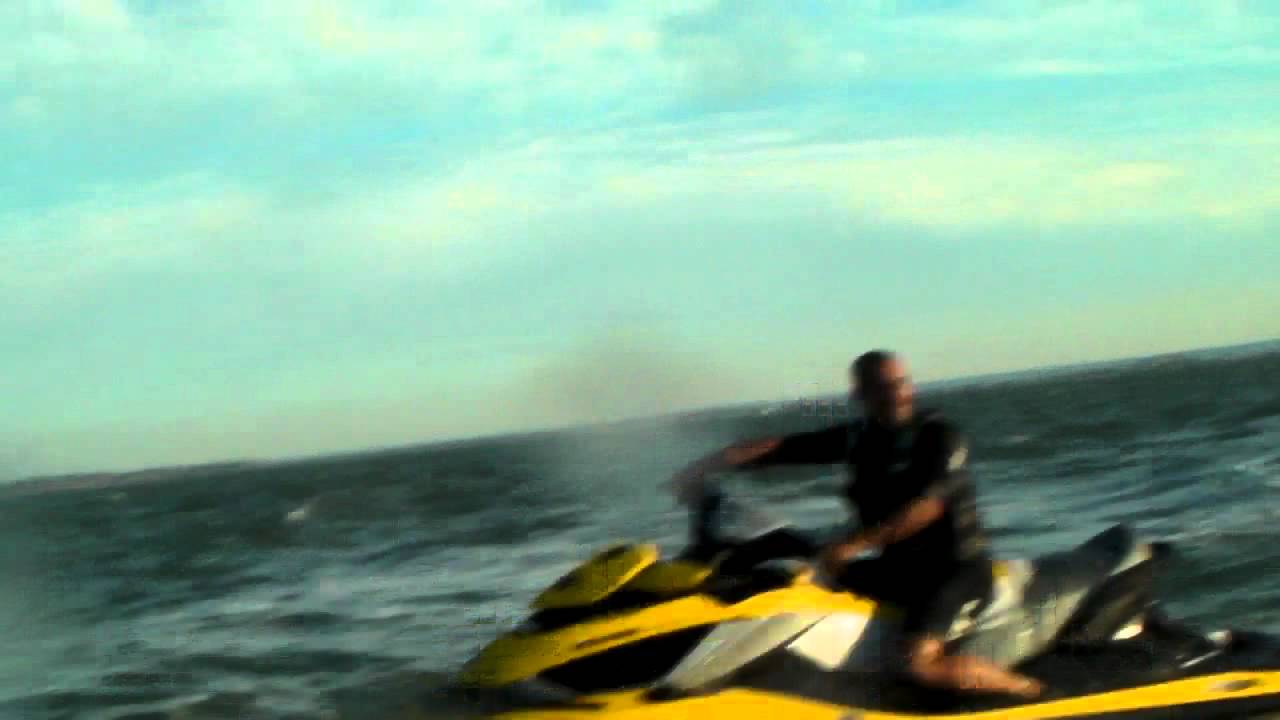 Chancer jumping some waves