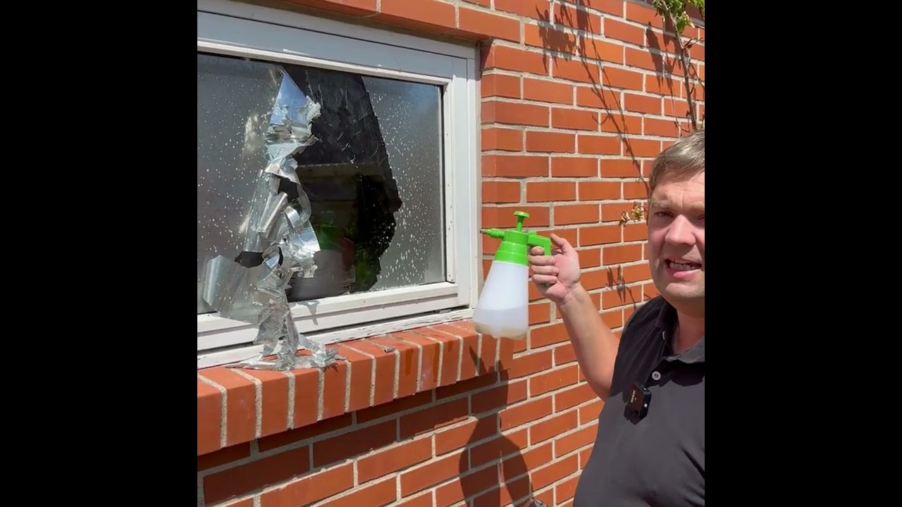 Cómo quitar la lámina solar de una ventana