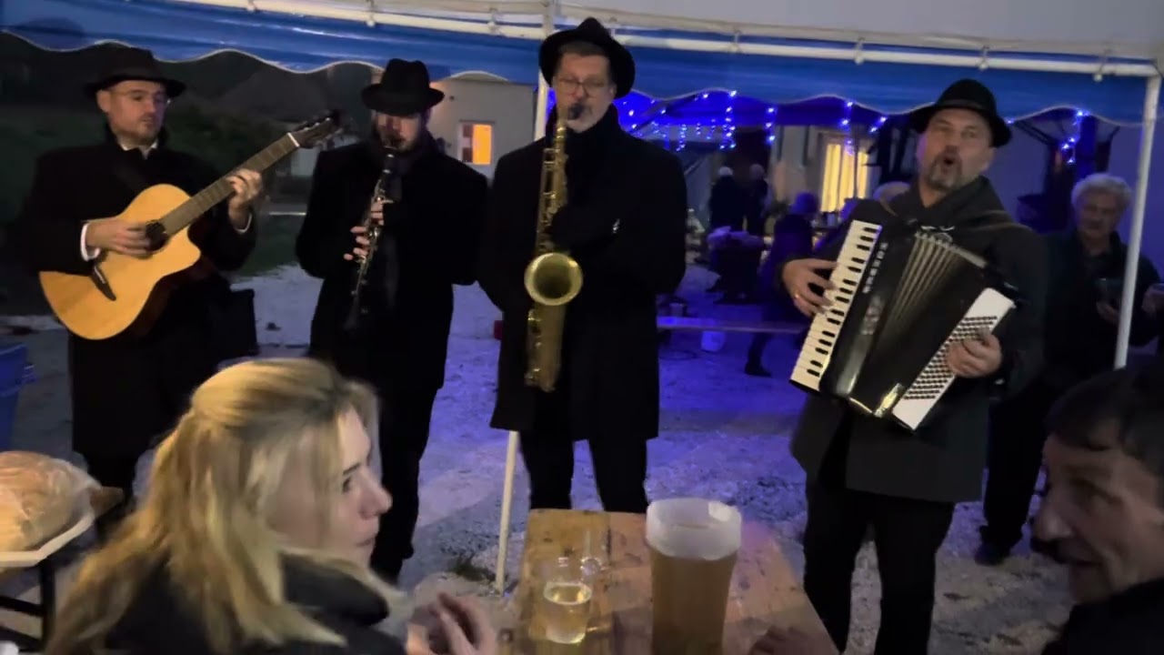 Agyagbanda Egy&uuml;ttes