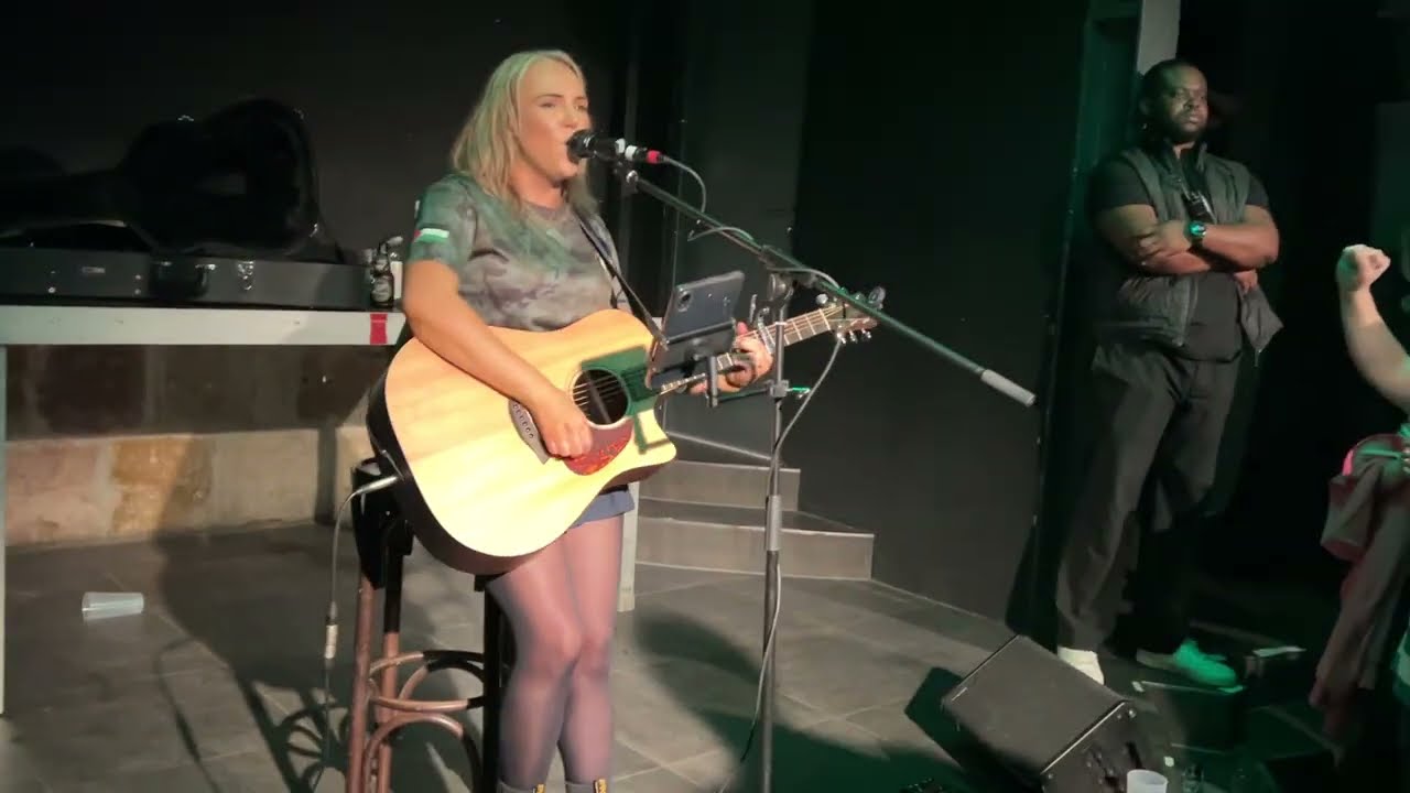 Eimhéar Ní Ghlacaín - Walking up the Gallowgate, Team we all Adore (live, Stuttgart 2026-02-25)