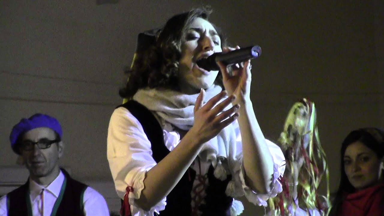 Serena Vinaccia - TU CA NUN CHIAGNE - Banda Folkloristica - isola di Capri (anacapri)
