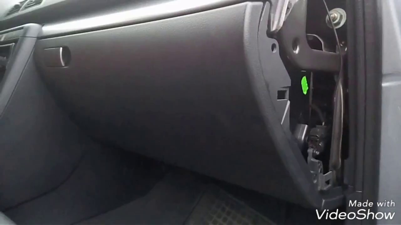 Рeмонт ручки бардачка AUDI A4 B7.