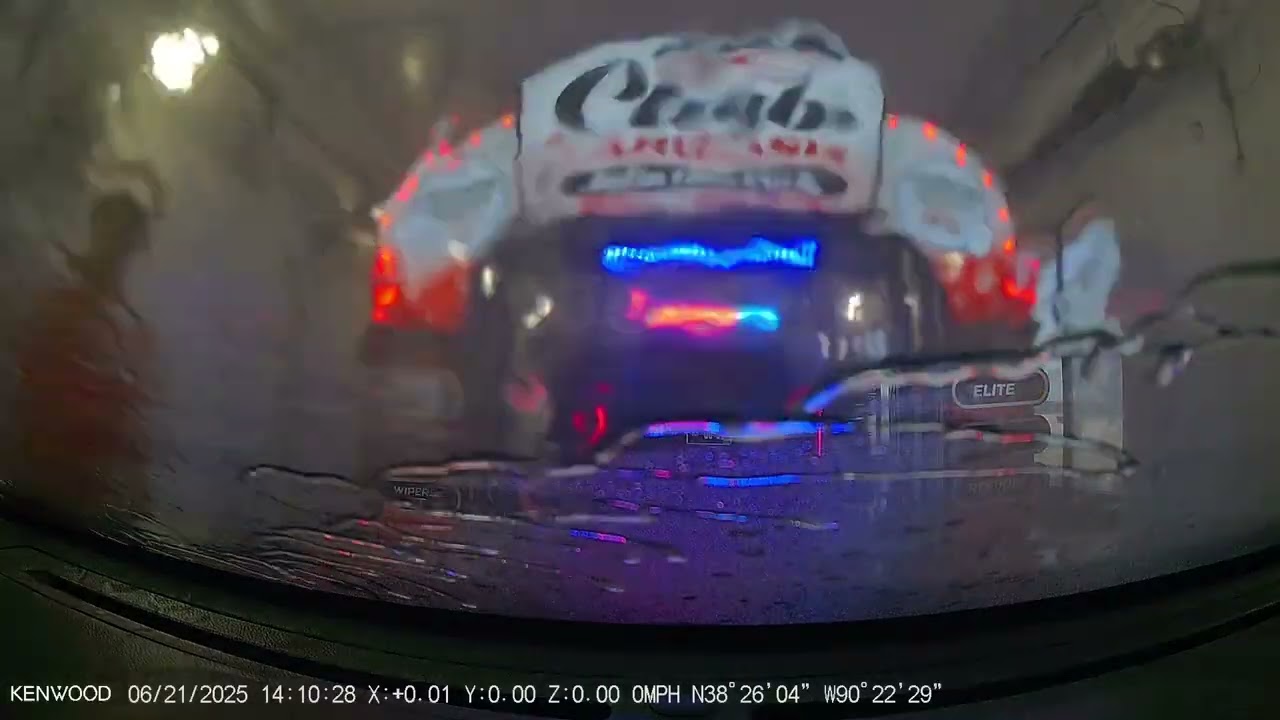 Chaos!! Clueless employees, distracted drivers, and vehicle damage!! At a CAR WASH!!!!