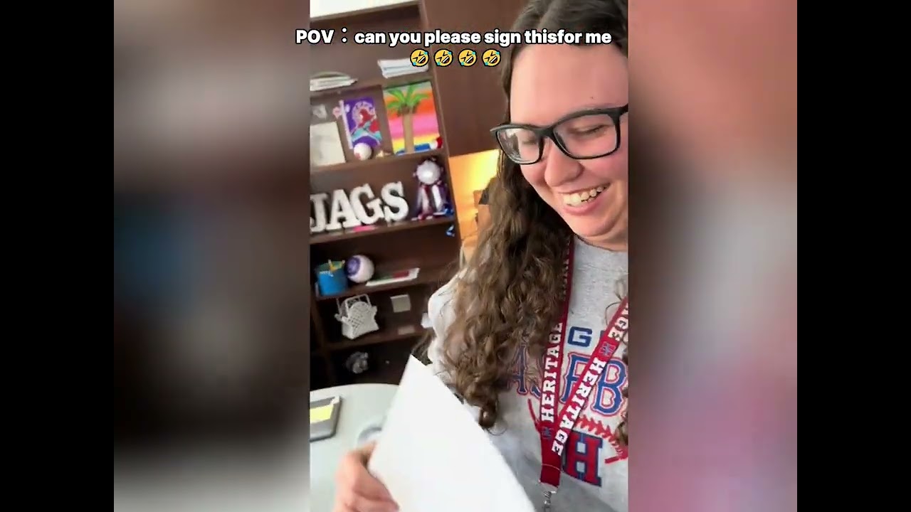 POV：can you please sign thisfor me 🤣🤣🤣🤣#shortvideo #funny #prank #prankvideo