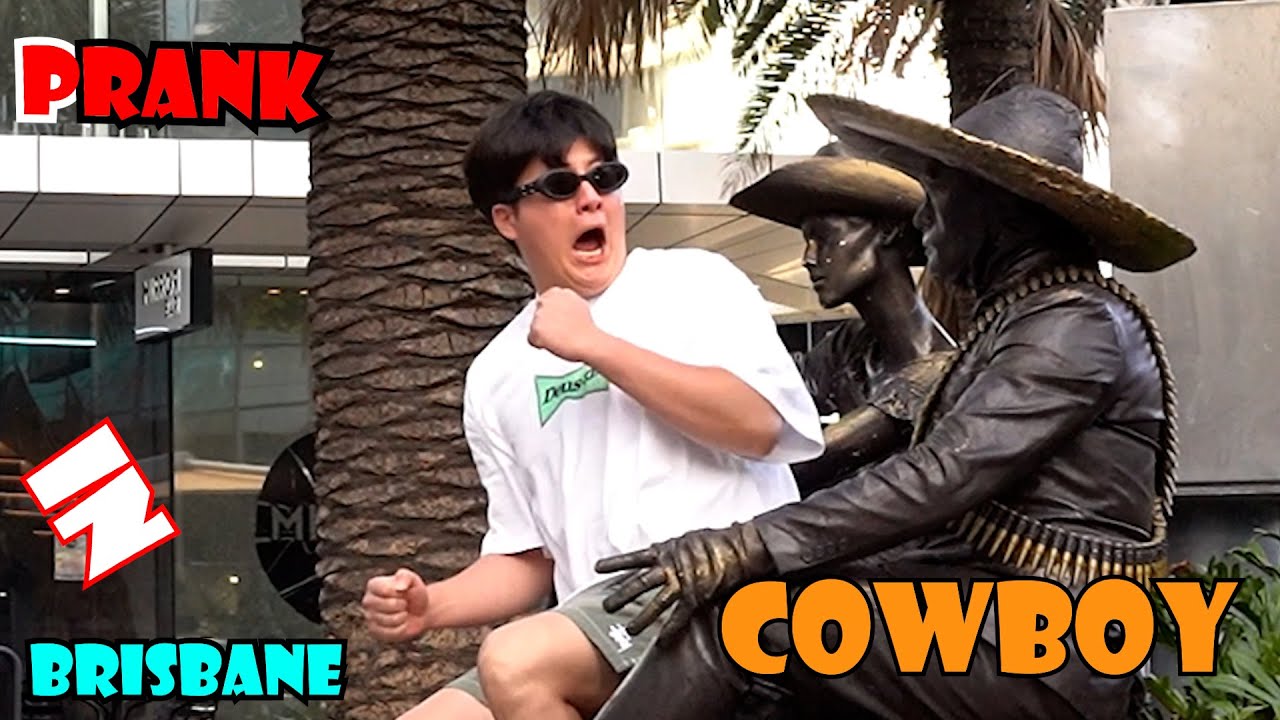 #cowboy_prank. The reactions are priceless.LOL. elucon statue prank. luco patung.