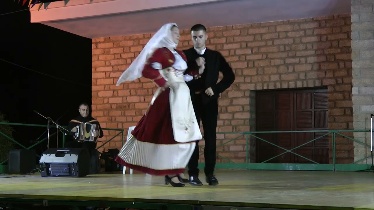 ==Silvano Fadda con coppia di Macomer== =Ballo di Austis, Dillu e Ballittu=        (12)