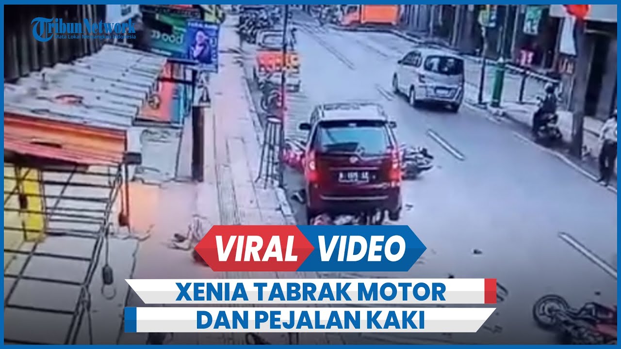 Terekam Detik-detik Xenia Tabrak Motor dan Pejalan Kaki