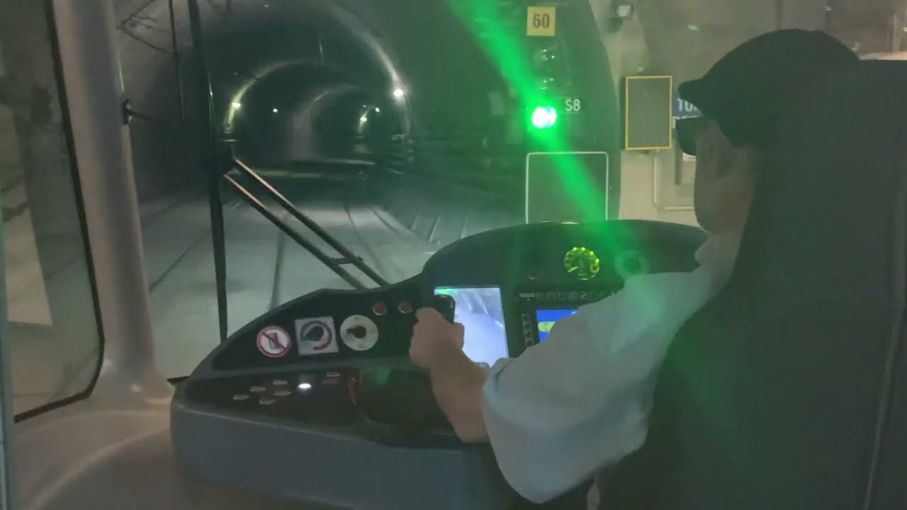 Strasbourg Tram-D, 60 km/h tunnel, puis très lent surface (vidéo sur compteur)