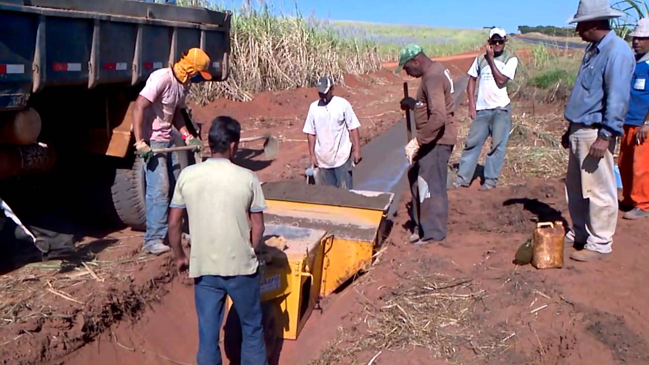 Máquinas extrusoras de canaleta em L ou Trapezoidal. MAQFIO