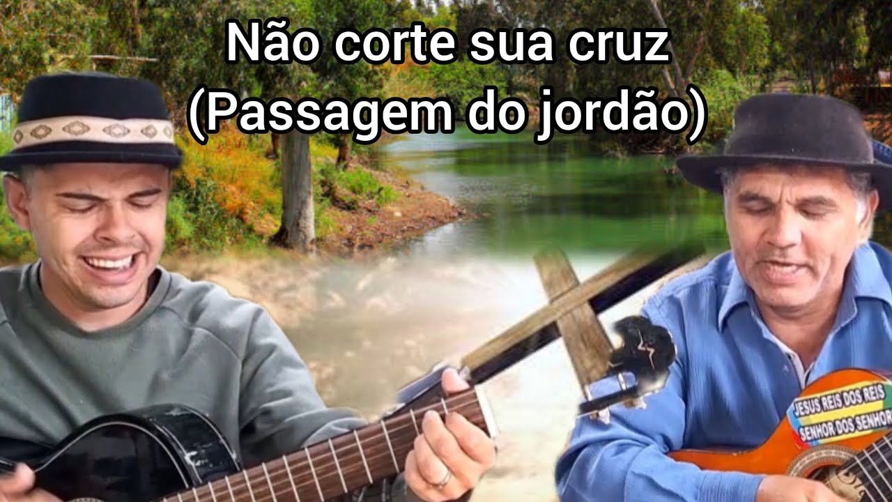 Pai e filho cantam 