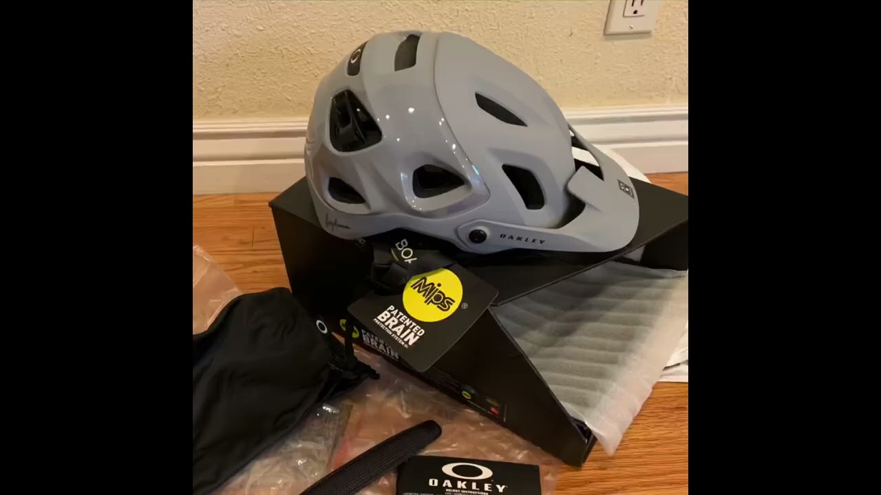 UNBOXING NEW OAKLEY DRT5 MTB TRAIL HELMET GREY COLOR