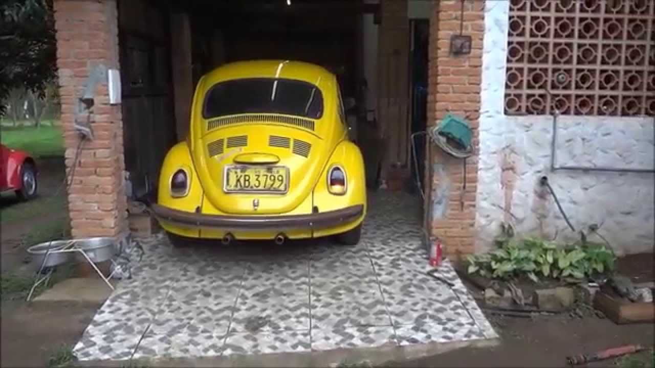 Saura - Polimento e higienização do ex Fusca Quindim em coma