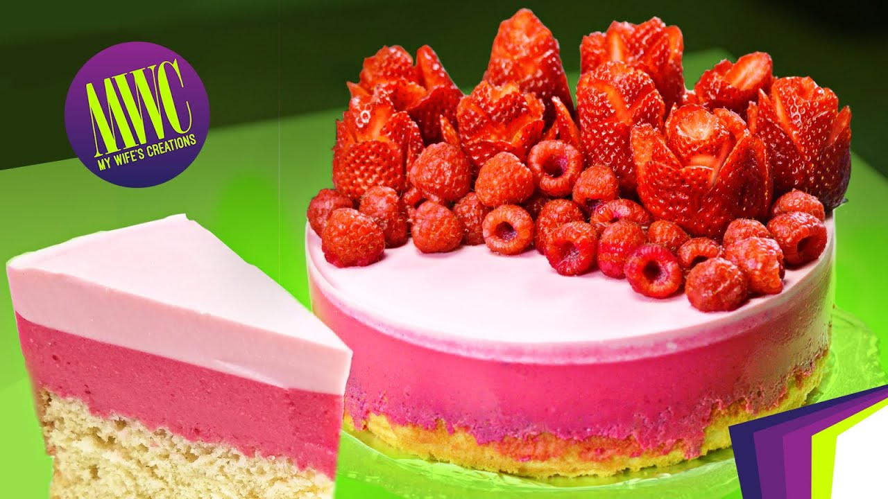 Tarta fría de panna cotta con fresas y frambuesas