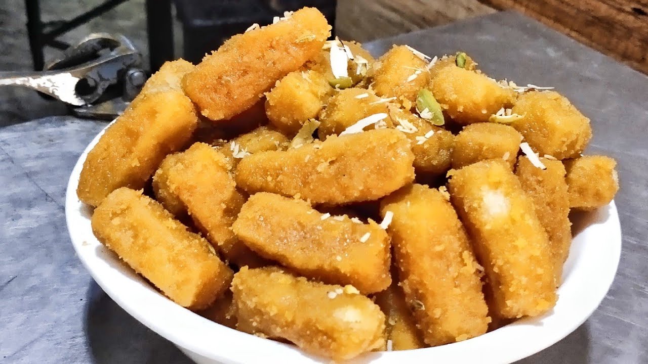 देखिऐ हलवाई गुड के शकरपारे कैसे बनाते है | Halwai Recipe | shakerpara Recipe | Gud shakerpara -
