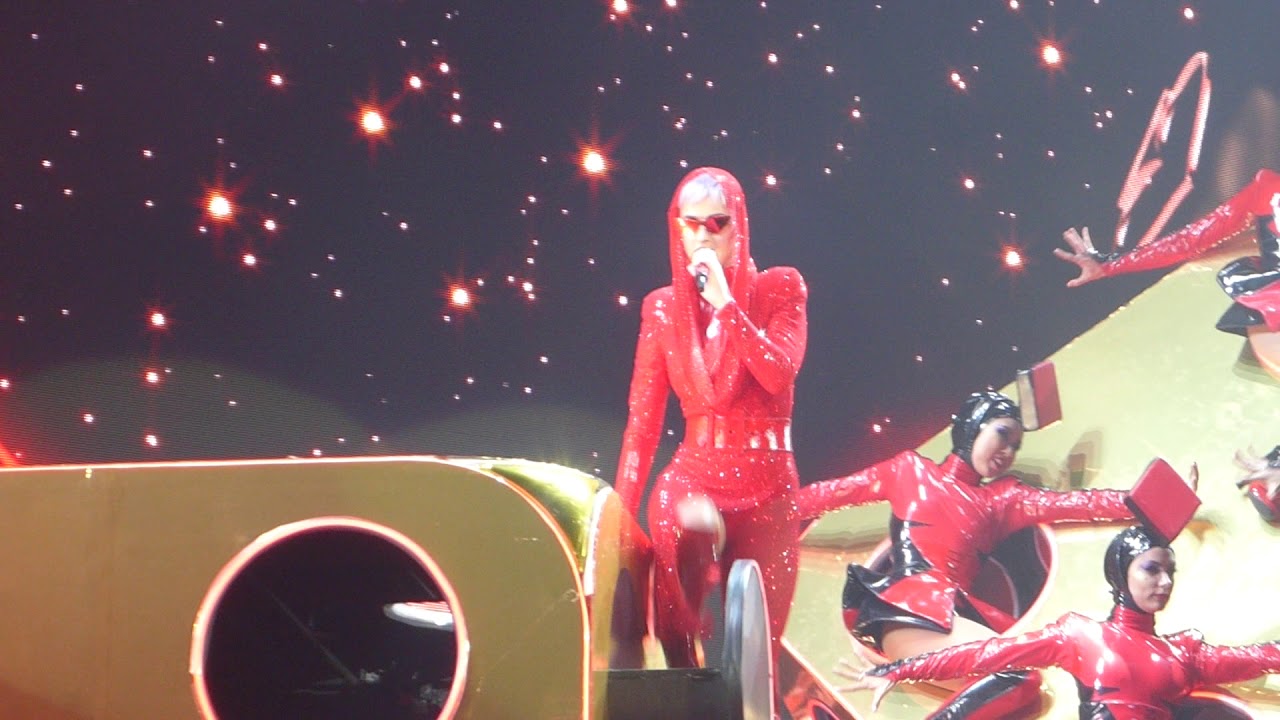Katy Perry - Roulette - Live in Paris (Witness The Tour - 30/05/18)