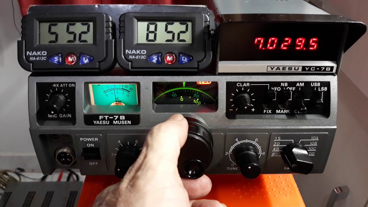Yaesu FT-7B banda de 40 metros.
